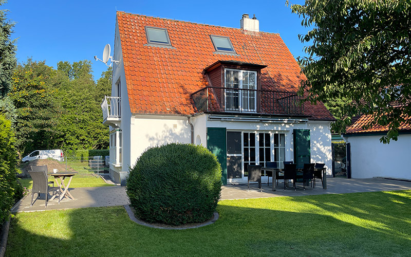 AF7_Objektansicht_Gartenseite_1_2023-08_IMG_6198-Kopie_800x500